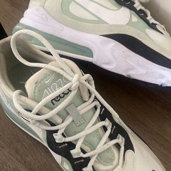 Nike Air Max 270 React (W Size 8) - Picture 3 of 3
